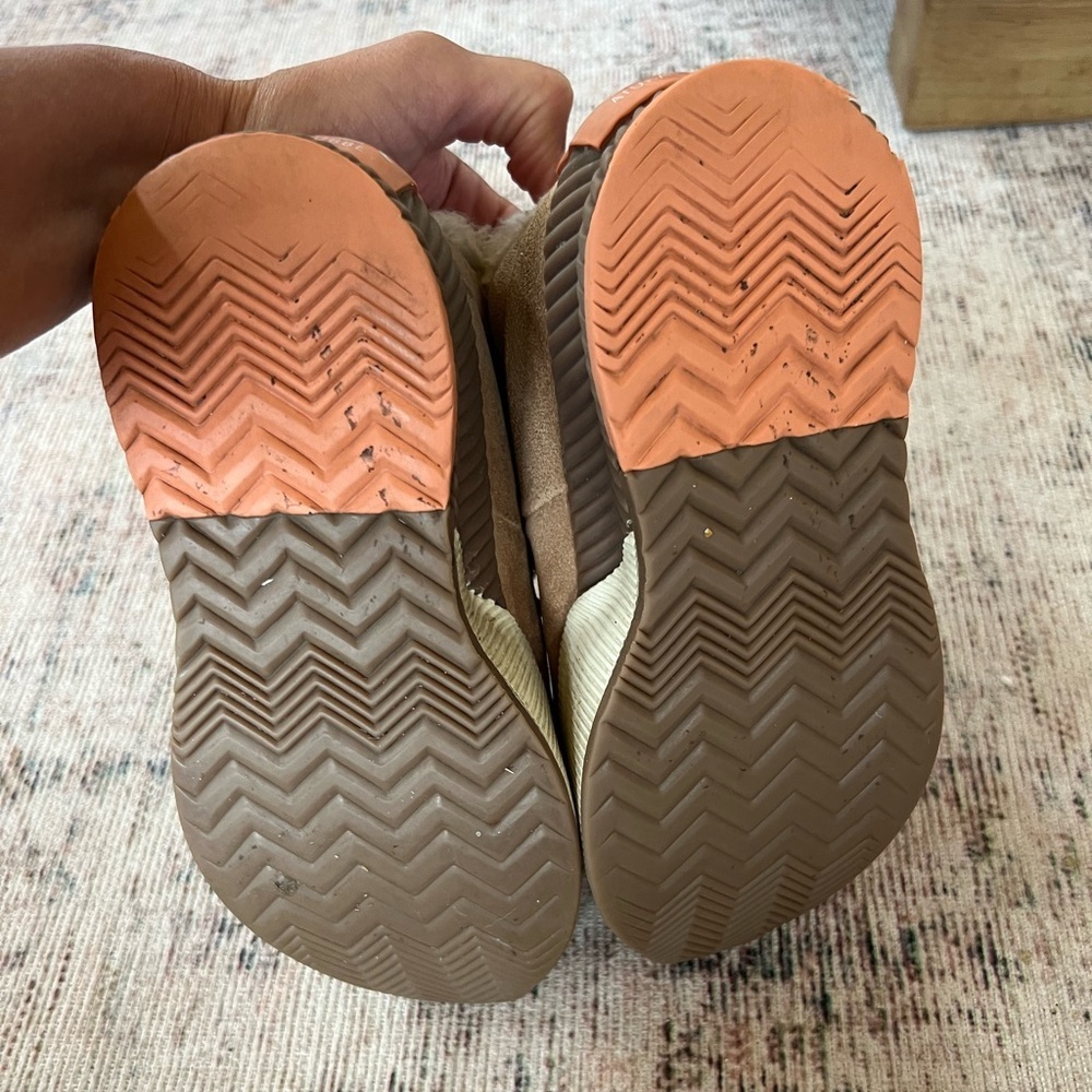 Sorel Girls Out n About Tan Boots with Suede Upper and Lace-Up Design - Picture 4 of 5